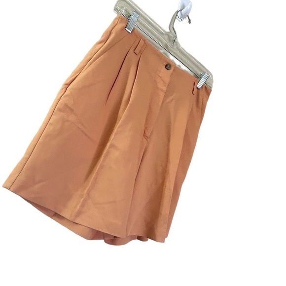Tehama Nancy Haley High Rise Pleated Shorts
• Used • Size: 8 - Picture 2 of 6